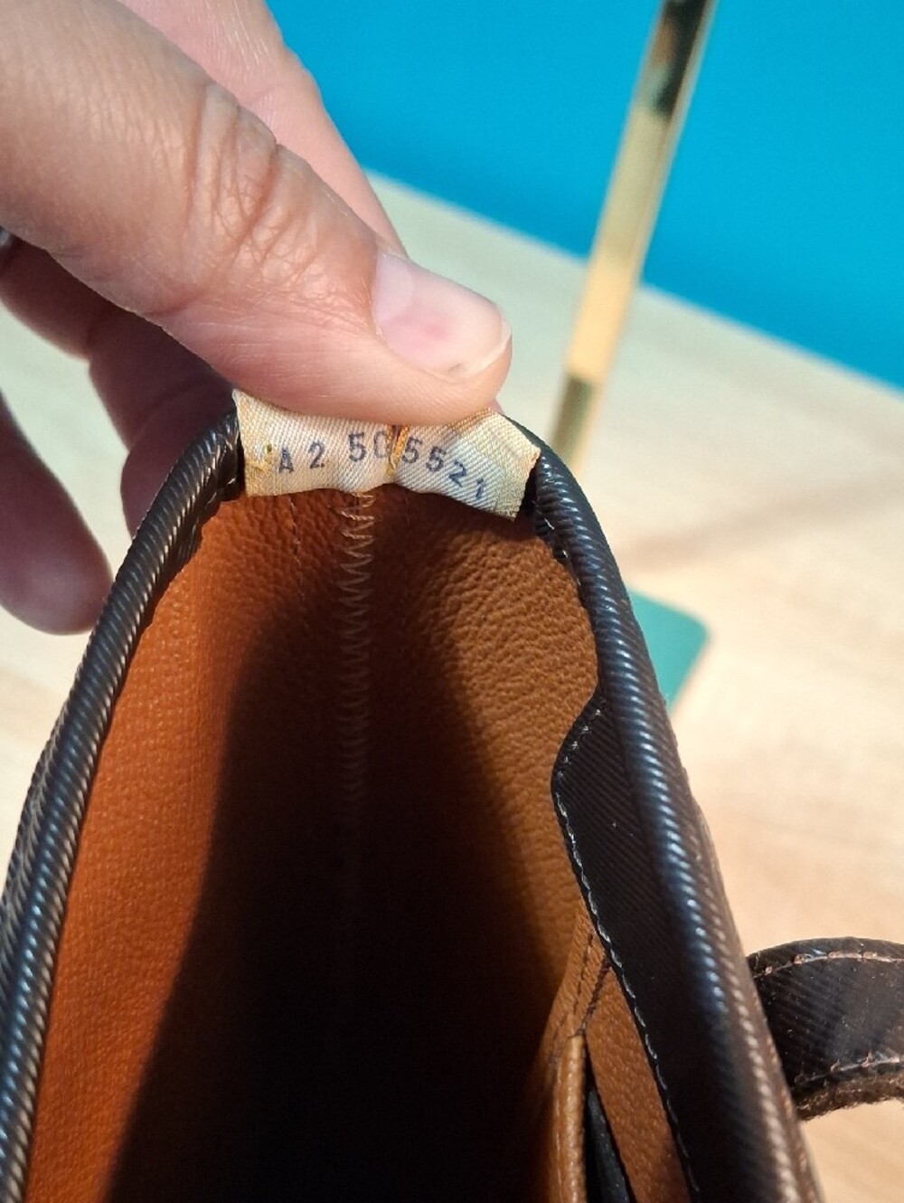 Dooney & Bourke North/South Dark Espressp Croc-Embossed Leather Tote Vintage - Picture 9 of 9